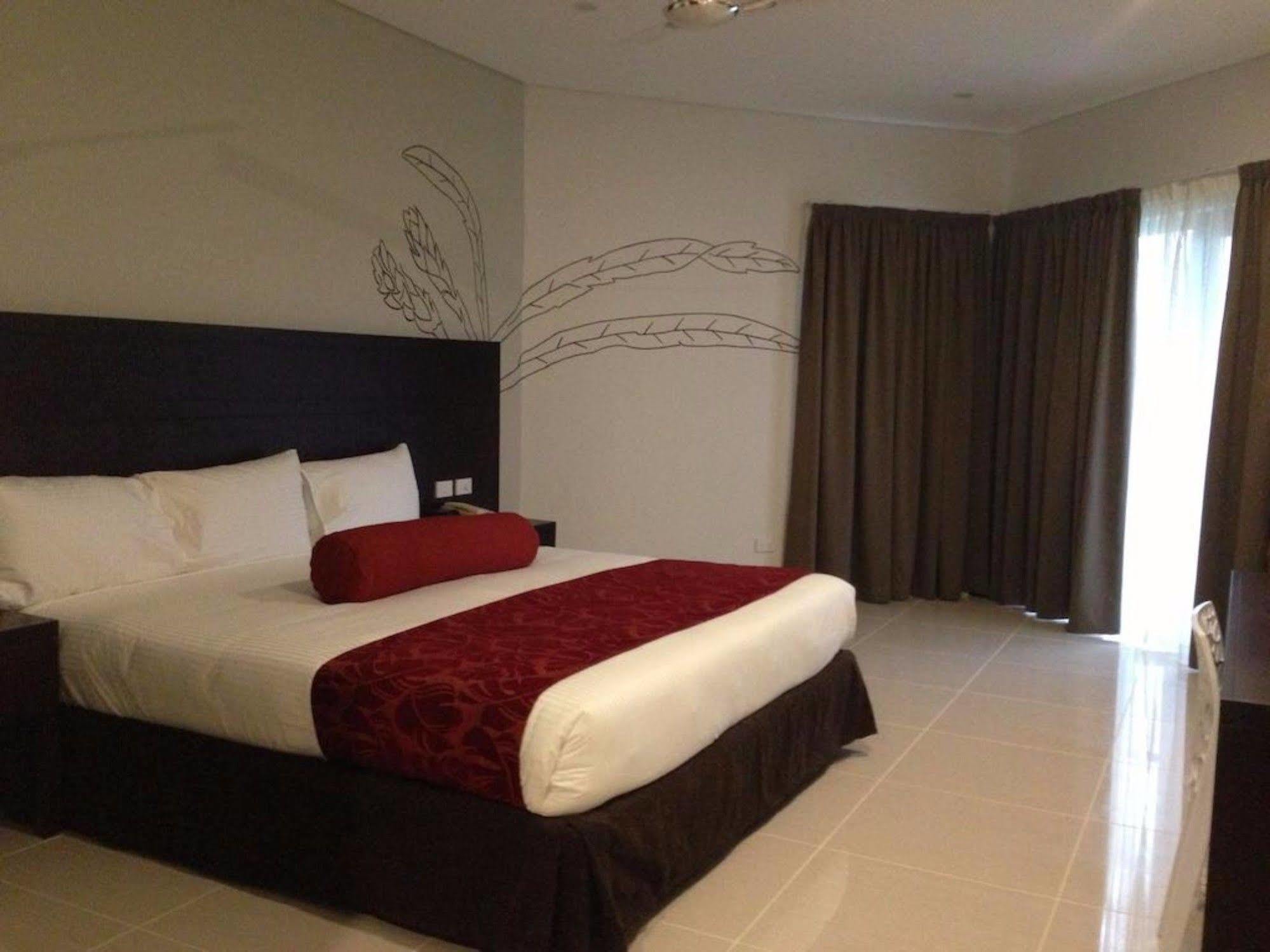 Tanoa Waterfront Hotel Лаутока Экстерьер фото