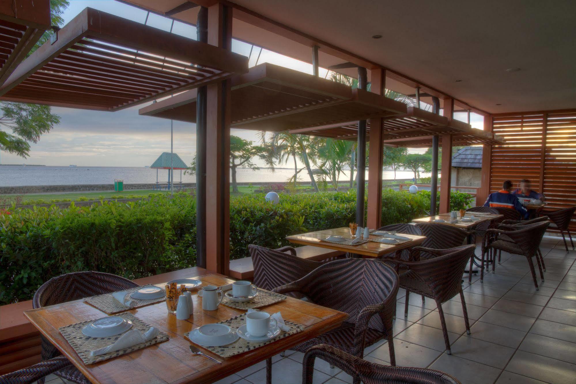 Tanoa Waterfront Hotel Лаутока Экстерьер фото