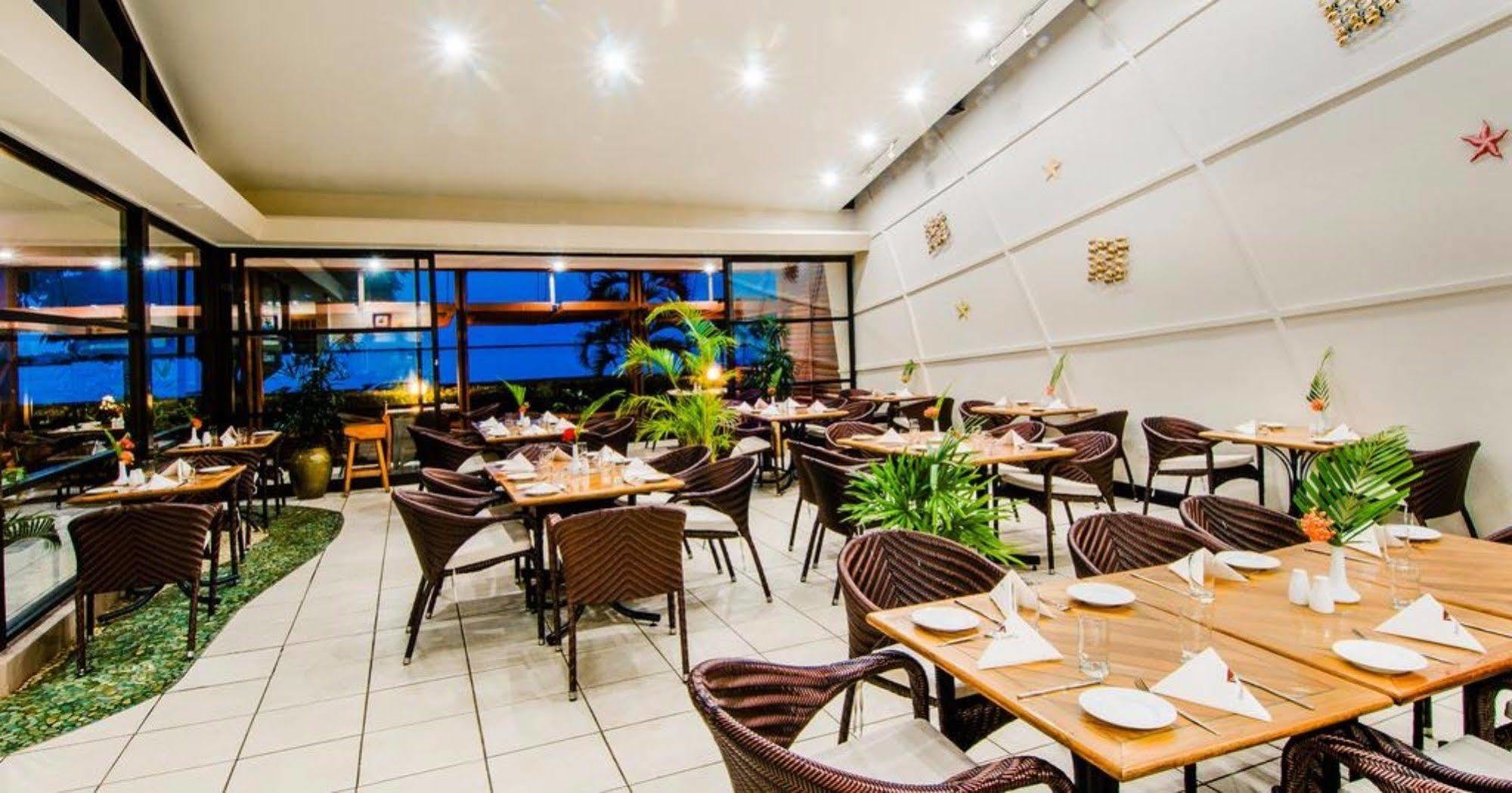 Tanoa Waterfront Hotel Лаутока Экстерьер фото