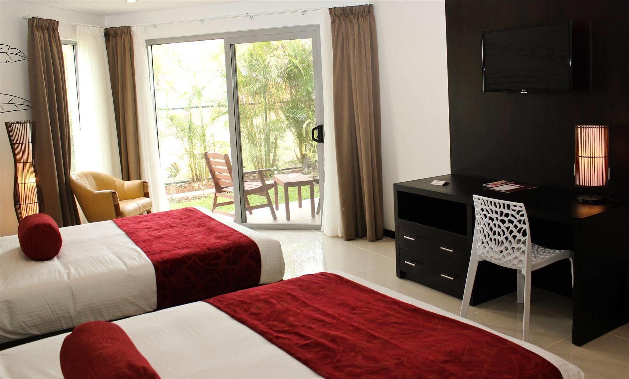 Tanoa Waterfront Hotel Лаутока Экстерьер фото