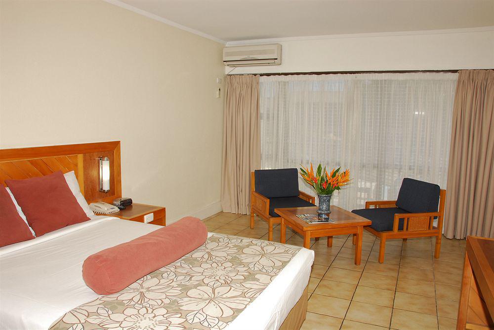 Tanoa Waterfront Hotel Лаутока Экстерьер фото